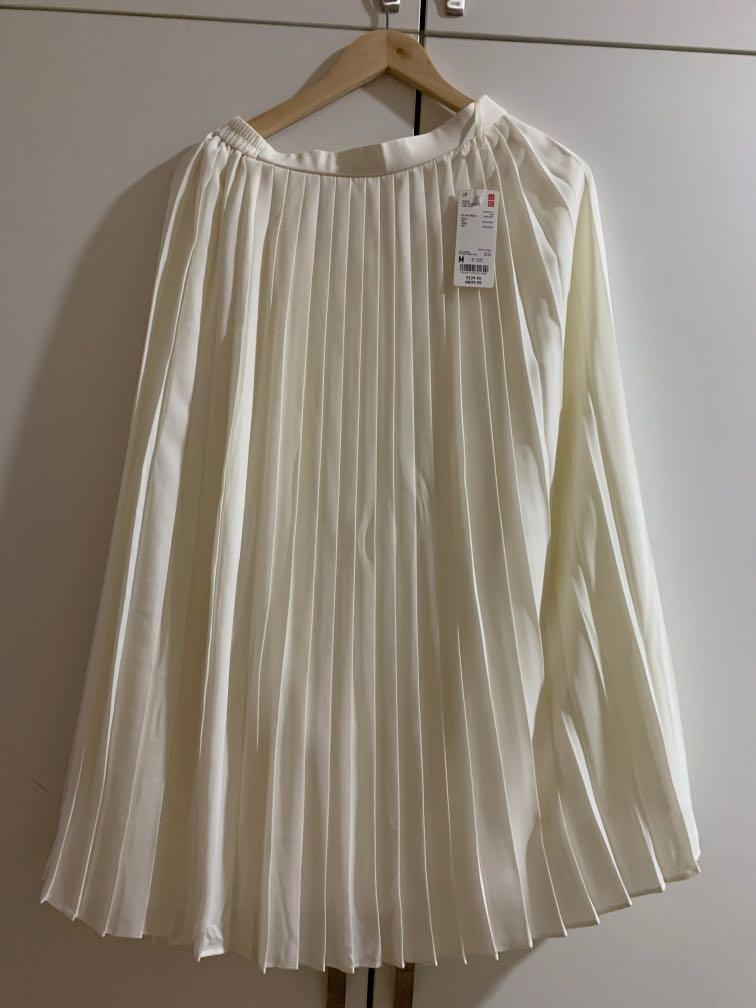 UNIQLO pleated skirt in white, Women's 