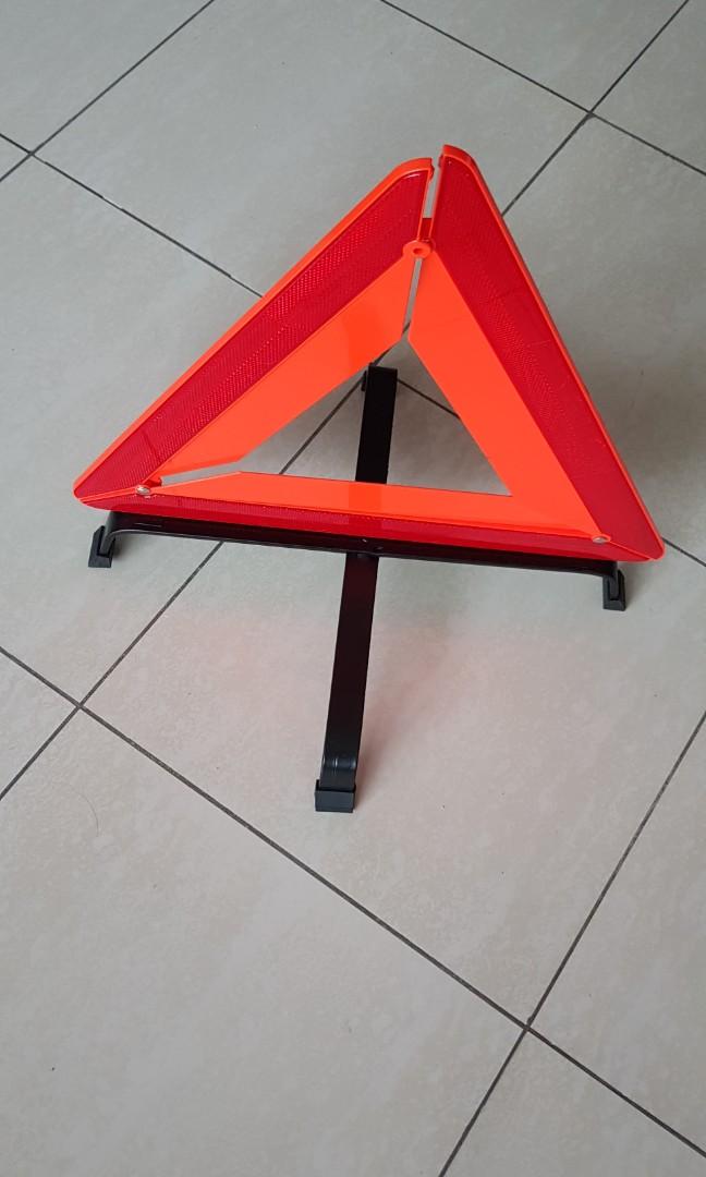 Warning Triangle (Category: Emergency Tools) located in Singapore. Submitted by livefreely (Listing ID 1014855762, Image 1). Description: .
