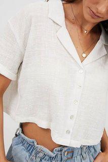 white shirt crop
