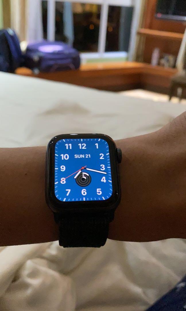Apple Watch 4 40MM Nike Series, Men's Fashion, Watches on Carousell