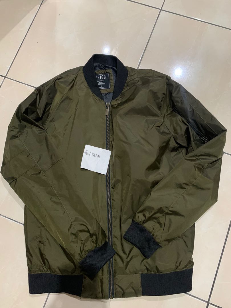 Bomber Jacket Erigo Olive hijau army, Fesyen Pria, Pakaian , Baju