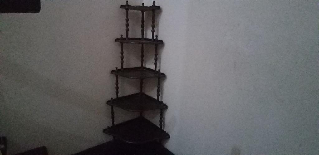 Corner rack (Category: Shelves, Cabinets & Racks) located in Cheras. Submitted by seriminang (Listing ID 1015114774, Image 1). Description: Good condition. Self pick up..
