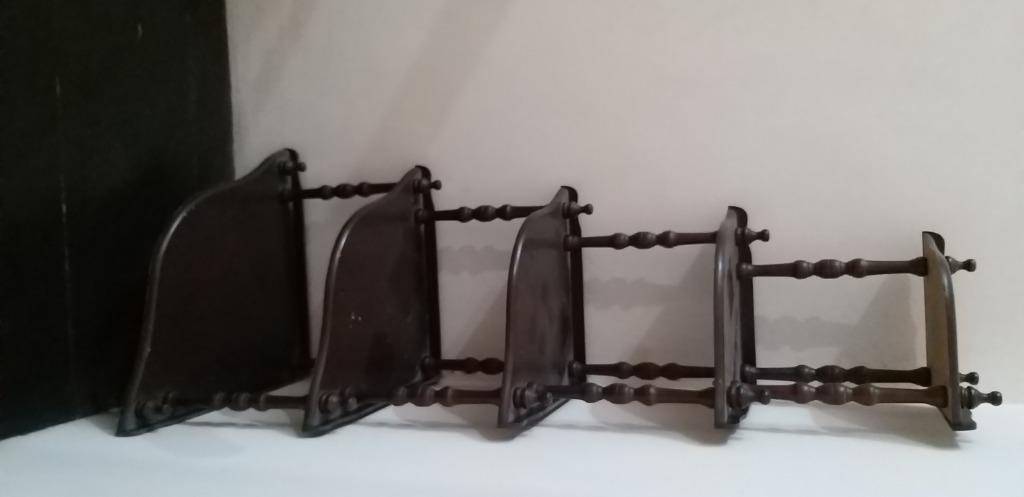 Corner rack (Category: Shelves, Cabinets & Racks) located in Cheras. Submitted by seriminang (Listing ID 1015114774, Image 2). Description: Good condition. Self pick up..