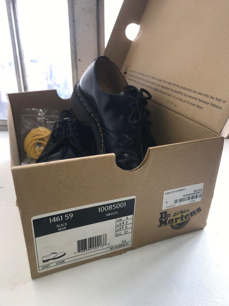 dr martens women's 146 smooth black