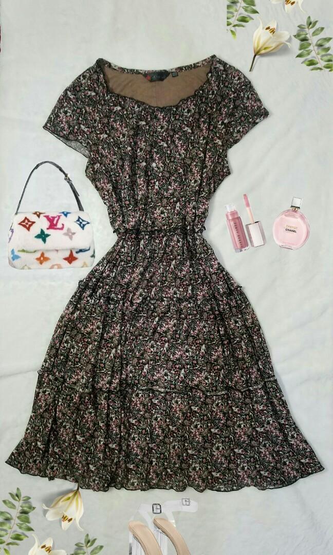 Floral Midi Dress (Category: Dresses) located in Cainta. Submitted by vanchester (Listing ID 1015269681, Image 1). Description: 🍒 M-L 🍒 COD - pm seller 🍒 First to send details basis, open for steal.