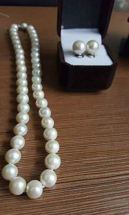 Genuine fresh water pearl 11-13mm (Category: Necklaces) located in Angeles City. Submitted by jeancoco (Listing ID 1015228348, Image 1). Description: genuine/real fresh water pearl in 11-12mm creamy white with 12mm freshwater pearl stud earrings..