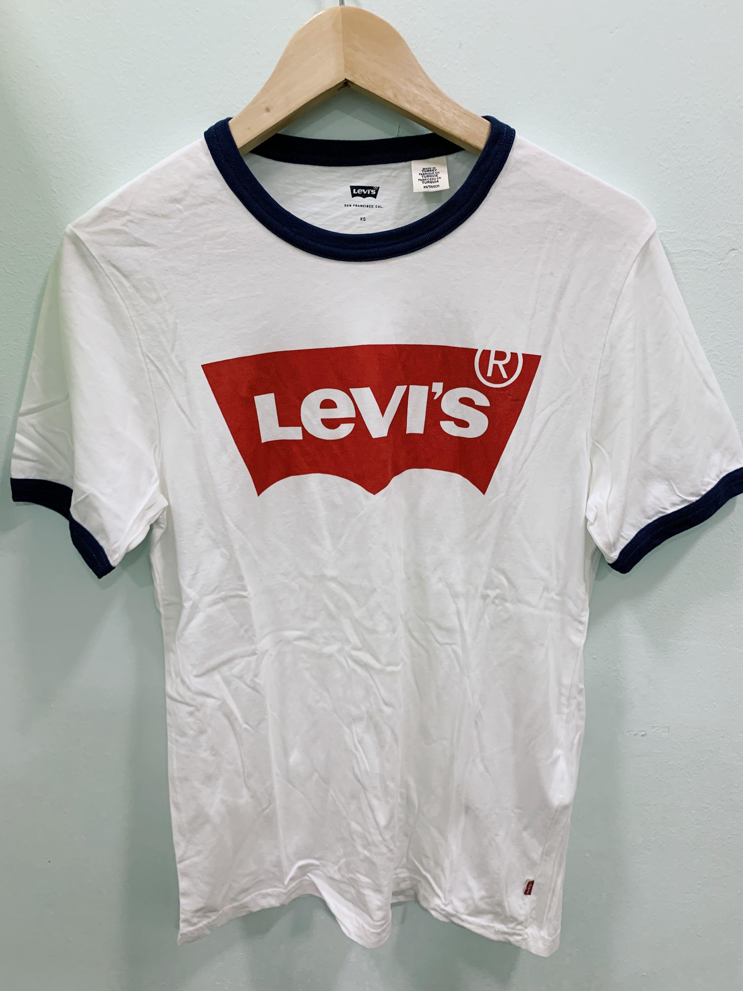 Levi's Classic Logo Tee, Men's Fashion, Tops & Sets, Tshirts & Polo Shirts  on Carousell