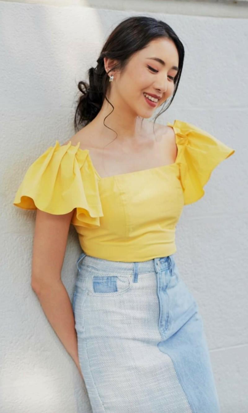 yellow flare sleeve top