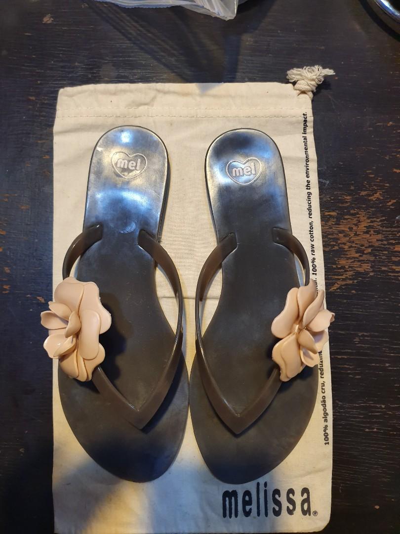 MELISSA SANDALS/SLIPPER ORIGINAL (Category: Flats & Sandals) located in San Juan City. Submitted by dcla01 (Listing ID 1015181189, Image 1). Description: BRAND NEW With box and dust bag Mall price: 2,500 Additonal Fee for Shipping Payment through Gcash or BDO PAYMENT FIRST POLICY.