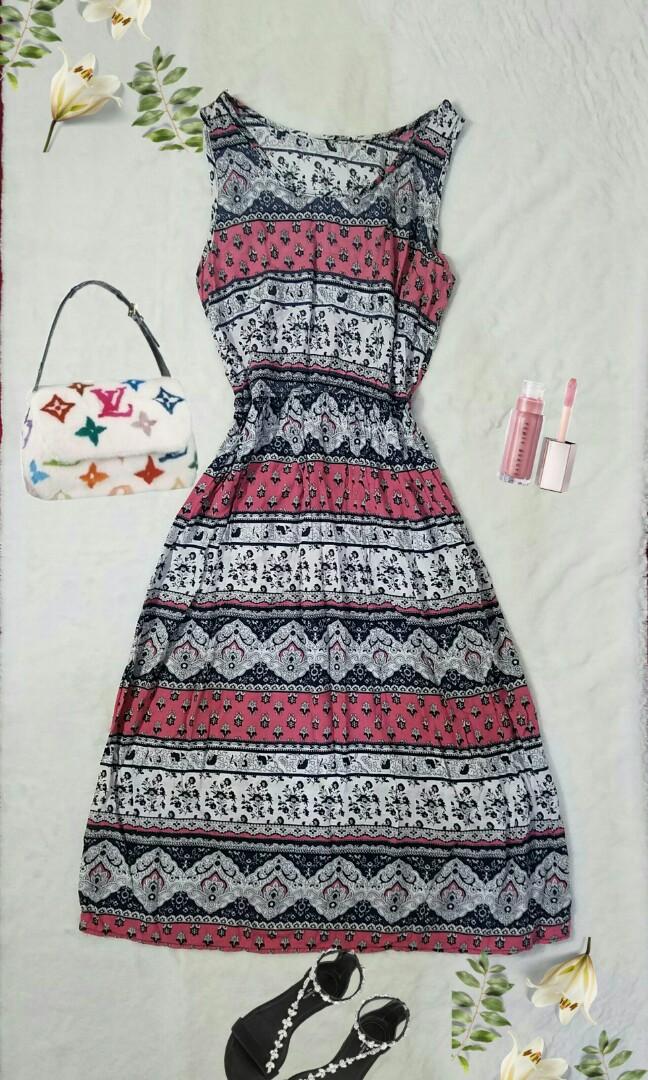 Midi Dress (Category: Dresses) located in Cainta. Submitted by vanchester (Listing ID 1015269005, Image 1). Description: 🍒 Medium 🍒 COD - pm seller 🍒 First to send details basis, open for steal.