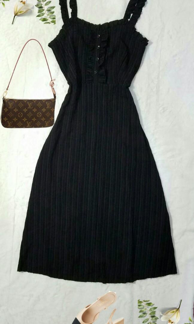 Midi Dress (Category: Dresses) located in Cainta. Submitted by vanchester (Listing ID 1015269974, Image 1). Description: 🍒 M 🍒 COD - pm seller 🍒 First to send details basis, open for steal.