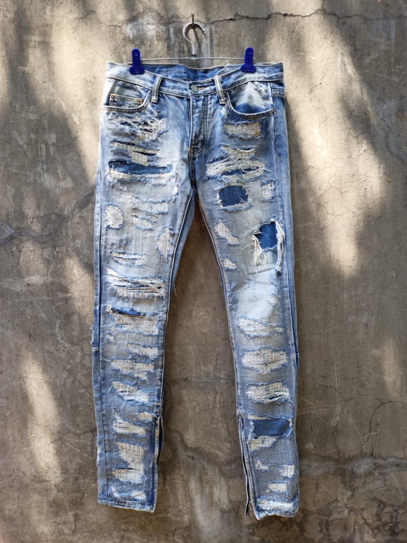 Mnml deals distressed jeans