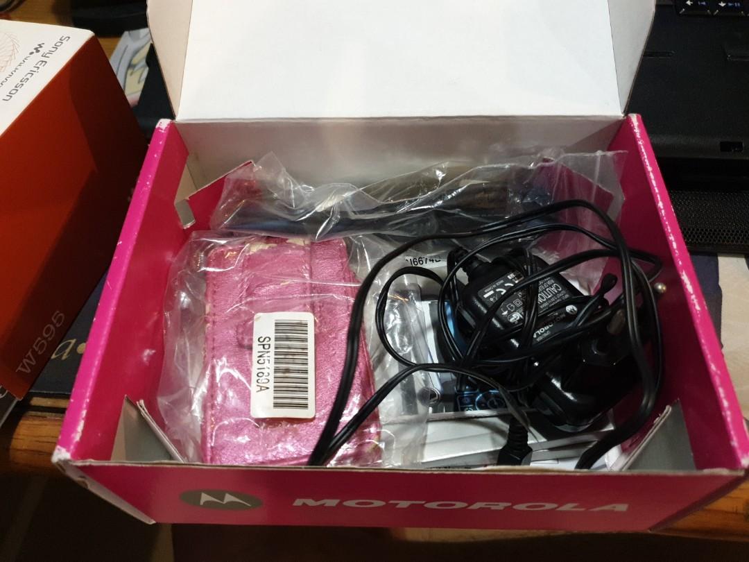 Motorola Razr V3 Hot Pink, Mobile Phones & Gadgets, Wearables & Smart