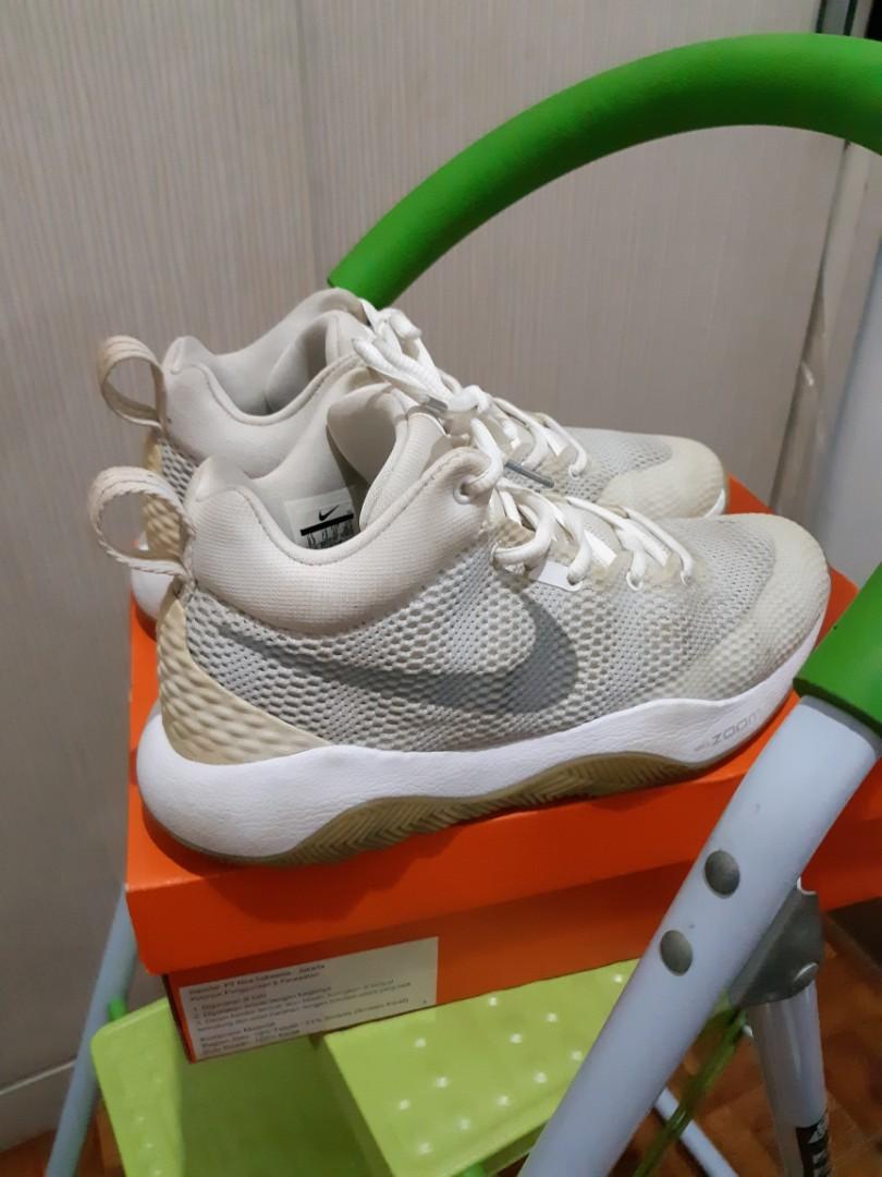 Sepatu Basket Nike Zoom Rev Men S Fashion Men S Footwear Sneakers On Carousell