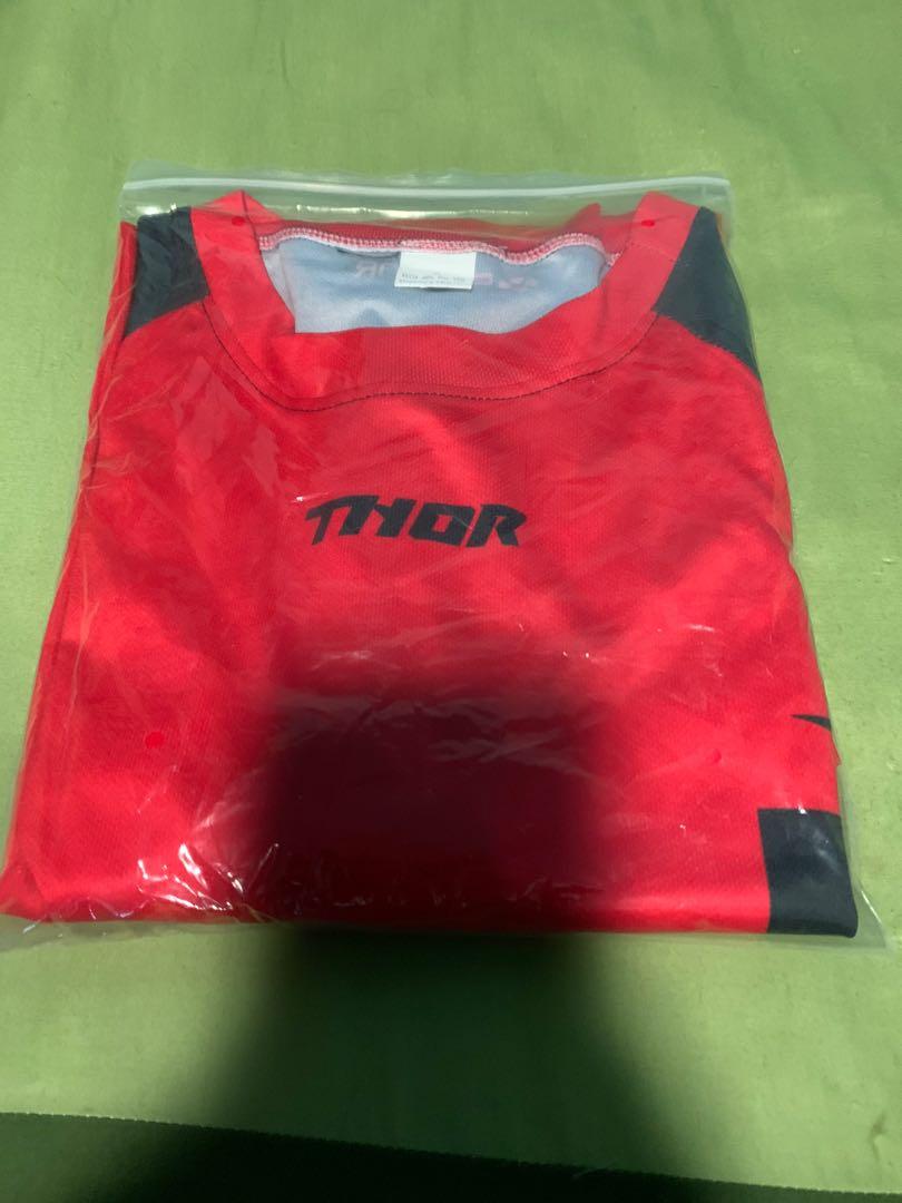 THOR Pro Men's Motocross Jersey Motorcycle Enduro size S (Category: Motorcycle Apparel) located in Singapore. Submitted by pendekjr (Listing ID 1015196801, Image 1). Description: Size S Item Type: Jerseys/Apparel Sport Type: Cycling/Racing/Riding Material: dryfit Feature: Anti-sweat,Windproof,Breathable,Anti-Shrink,Quick Dry,EL Flashing Season: Summer,Spring,Autumn,Winter Zipper Length: No Zipper Gender: Men Fabric Type: Jersey Sleeve Length(cm):