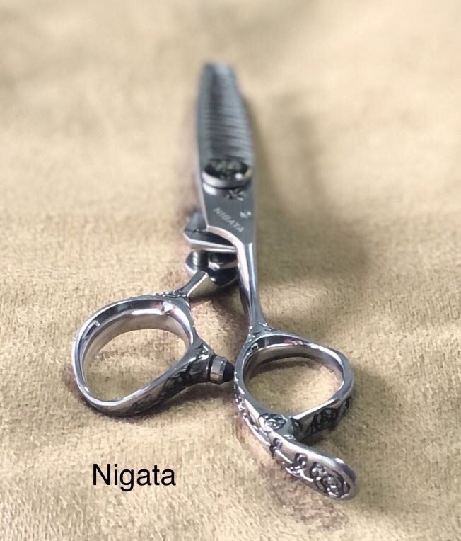 Twin Thinning scissor No.6, Beauty & Personal Care, Hair on Carousell