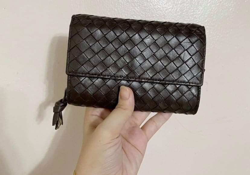 Auth BOTTEGA VENETA WALLET (Category: Luxury Bags & Wallets) located in Davao. Submitted by gingerdust (Listing ID 1015331955, Image 1). Description: rank Ab.
