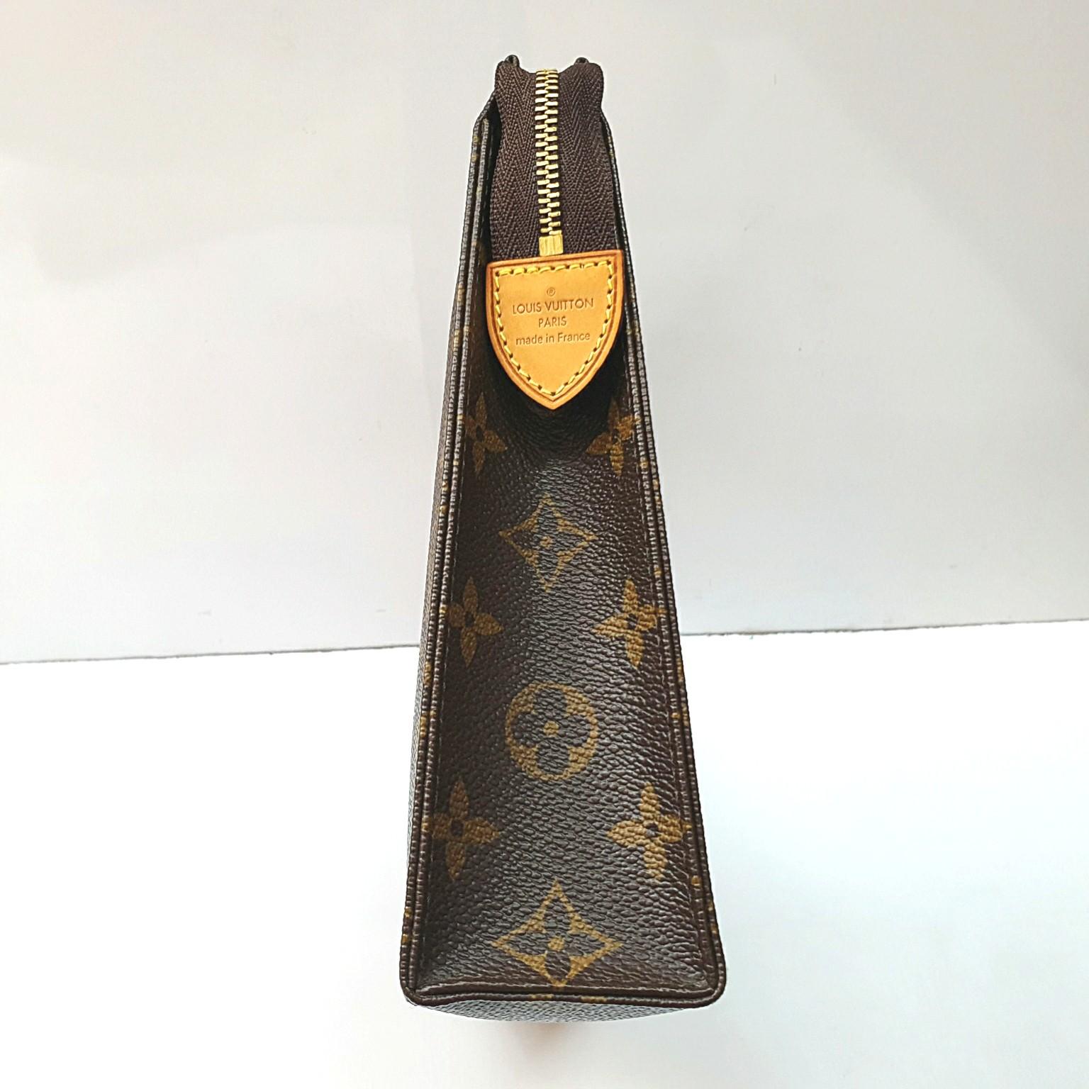 Authentic Louis Vuitton Monogram Canvas Toiletry Pouch 26 M47542 {{Only For Sale}}**No Trade ...
