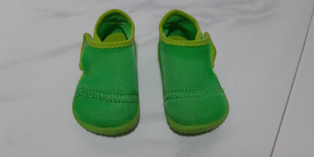 lime green gym shoes