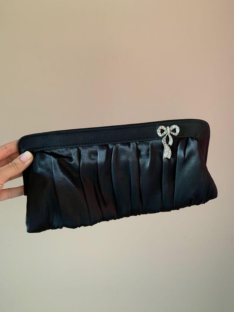accessorize black clutch