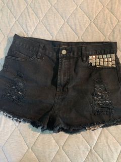 (Category: ) located in . Submitted by thriftedcloset (Listing ID 1015344971, Image 1). Description: .