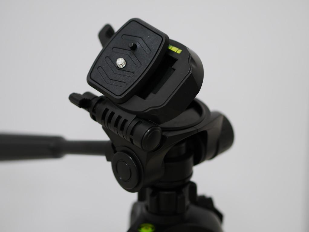 Camera Tripod (Category: Cameras) located in Kuala Lumpur. Submitted by rayoriginal (Listing ID 1015317076, Image 3). Description: New Wei Feng Camera Tripod (lightweight, Strudy, Compact) Fold size : 560mm Extends size : 1400mm Quick release plate with 1/4" screw Geared elevator, quick release plate, 3 way fluid panhead, non slip adjustable rubber feet 3 section aluminum legs with brace Includes carrying case .
