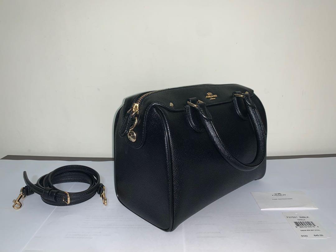 Bag (Category: Bags & Wallets) located in Singapore. Submitted by imongrass (Listing ID 1015496063, Image 2). Description: Seldom used as I realize that I cannot fit in my stuffs as I have many things..