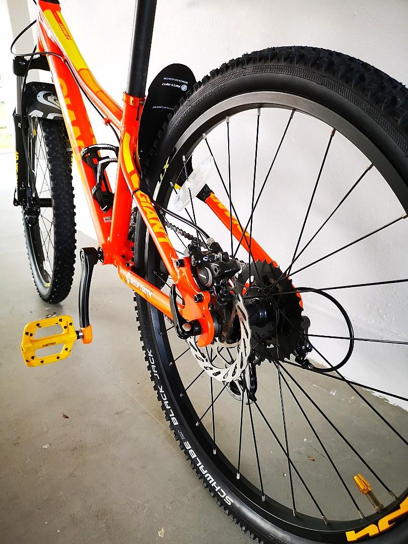 Giant Xtc Junior 24" wheel bike with good upgrades, mint condition