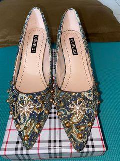 Heels wanita