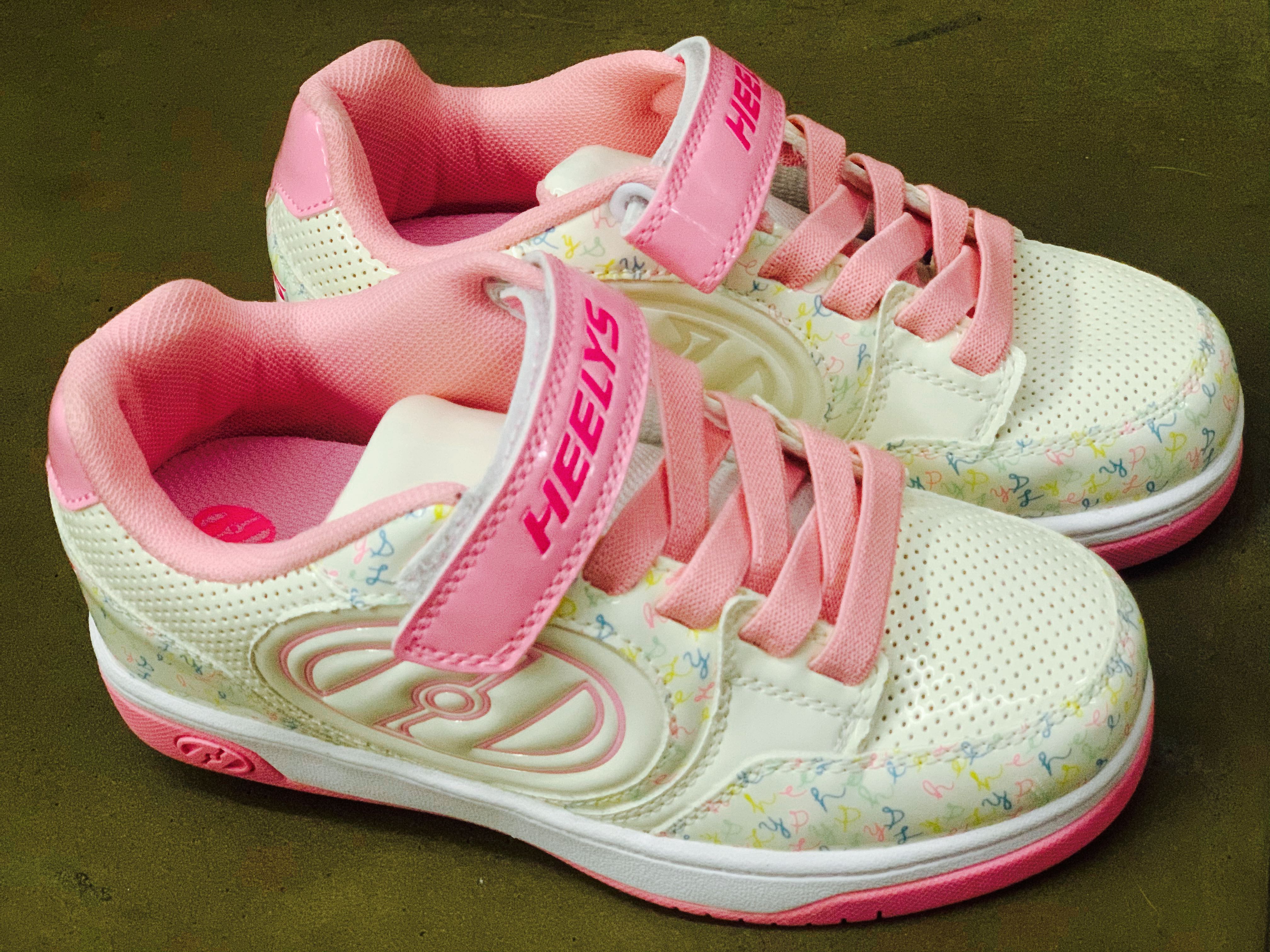 Heelys roller shoes for girls (like new 