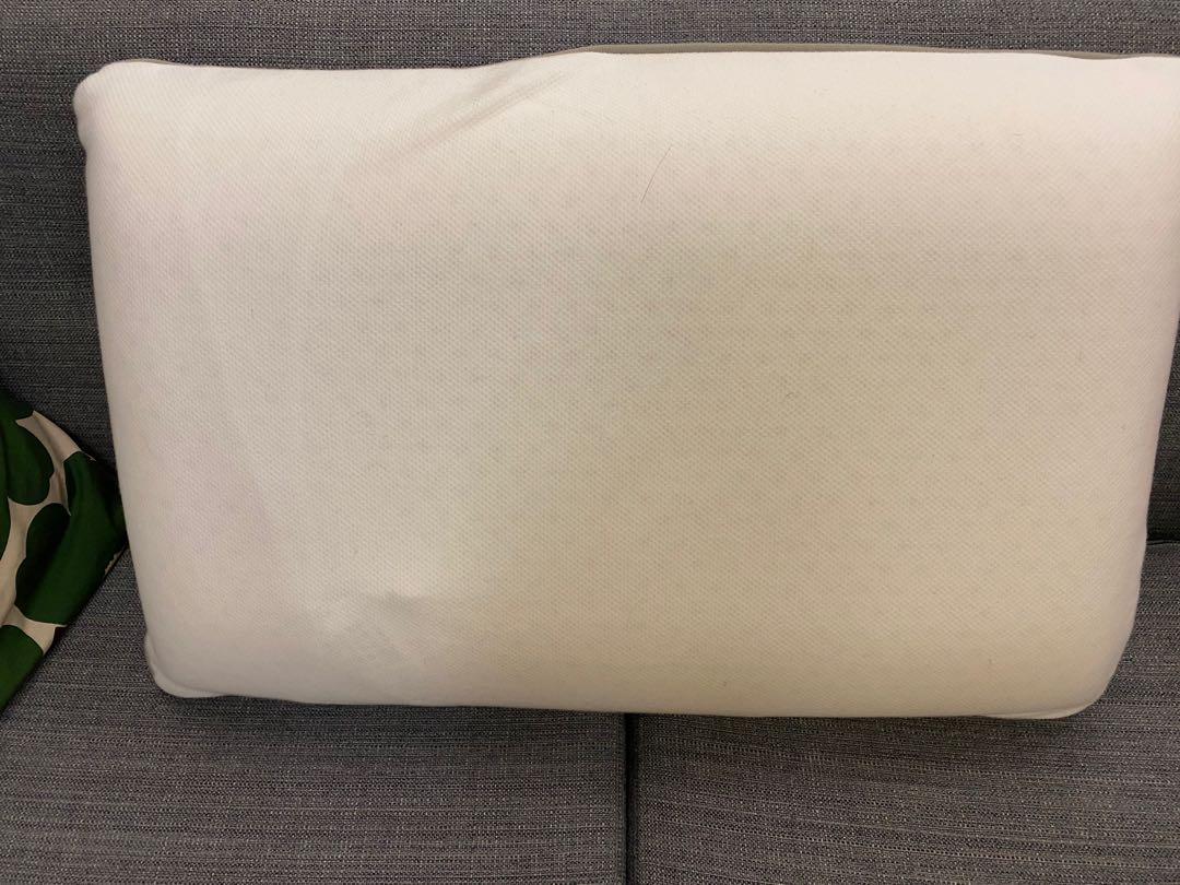 IKEA pillow, 傢俬＆家居, 傢俬, 床架及床褥 Carousell