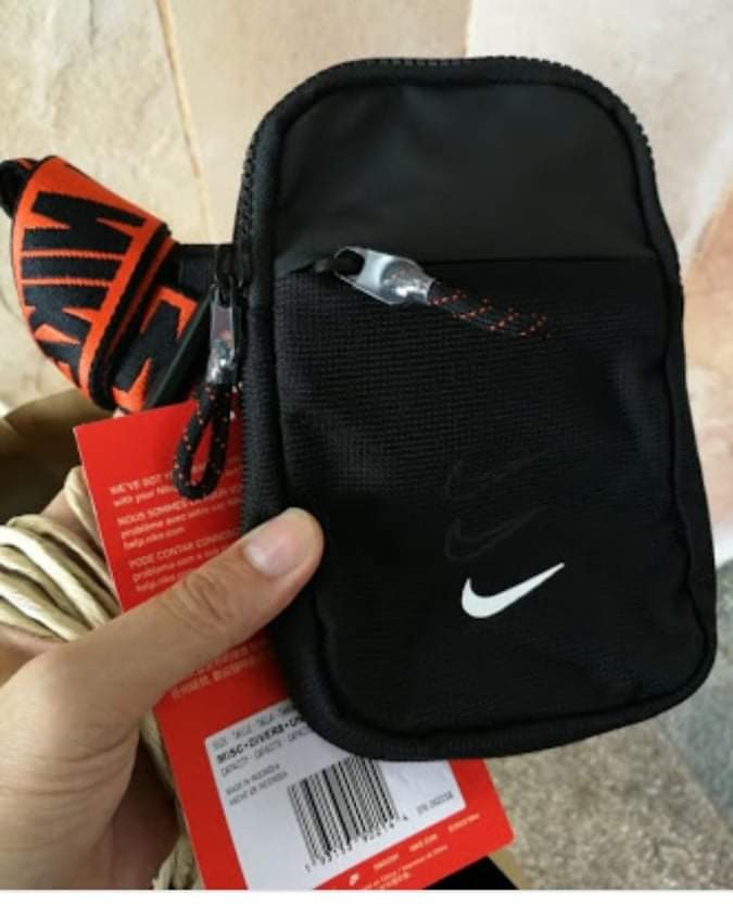 nike giant fanny pack