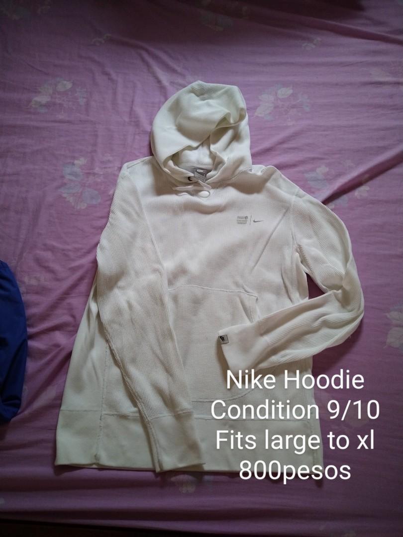 Nike Jackets (Category: Hoodies) located in Bulacan. Submitted by jesteruy (Listing ID 1015393276, Image 2). Description: pre loved nike outer wears. details per pic. shipping depends on your location..