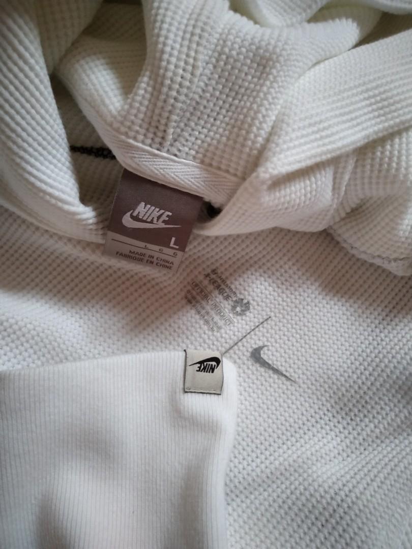Nike Jackets (Category: Hoodies) located in Bulacan. Submitted by jesteruy (Listing ID 1015393276, Image 3). Description: pre loved nike outer wears. details per pic. shipping depends on your location..