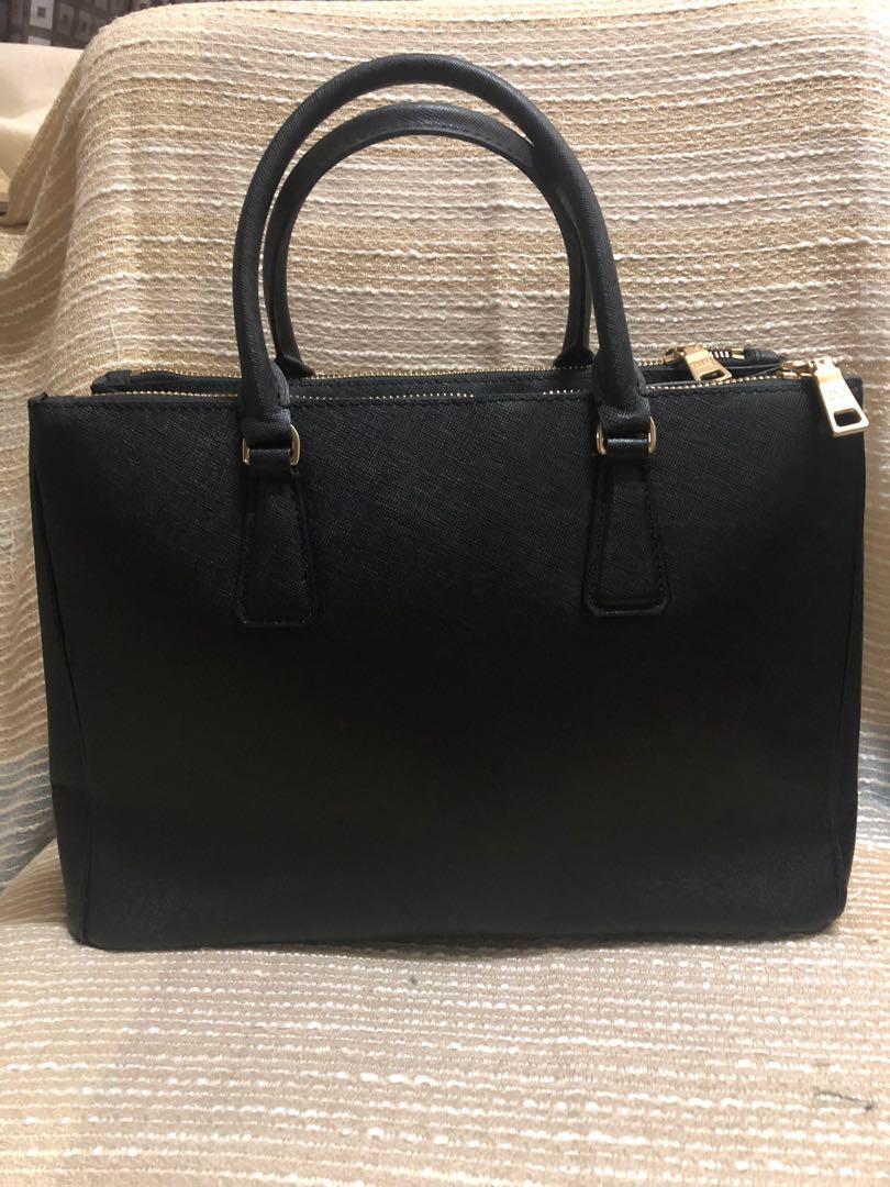saffiano tote/handbag (Category: Luxury Bags & Wallets) located in Manila. Submitted by edifier888 (Listing ID 1015449405, Image 2). Description: In good condition, hardwares are 95% in good condition with slight scratch in the right hand part of the bag.