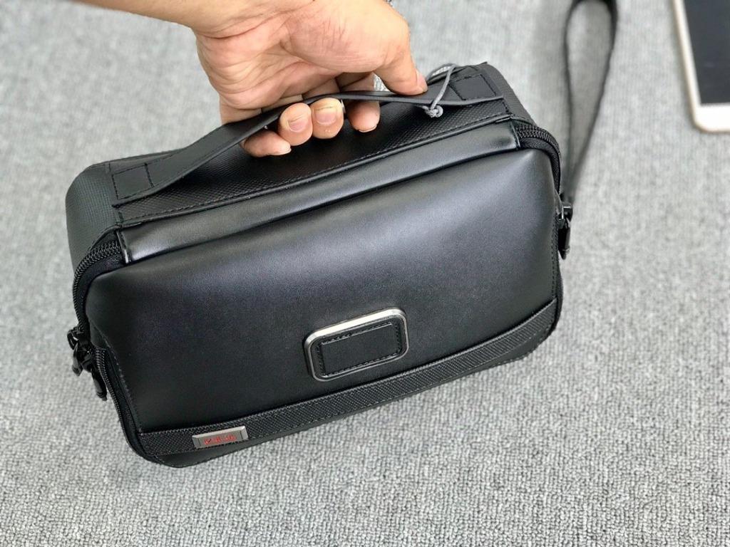 Tumi shop alpha clutch