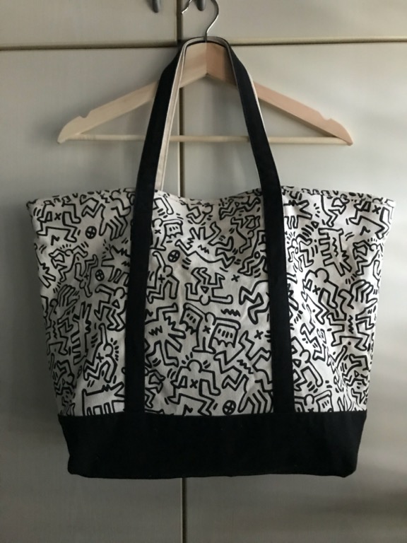 Limited edition Keith Haring tote bags at Uniqlo - Retro to Go