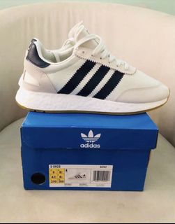 (Category: ) located in . Submitted by sneakers111 (Listing ID 1015649989, Image 1). Description: .