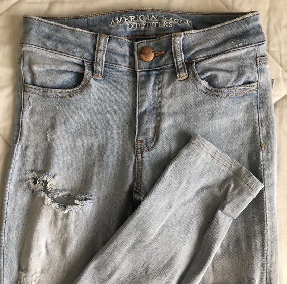 american eagle light wash ripped jeans