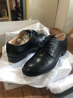 Super sale! Authentic Clarks Brogues black leather shoes