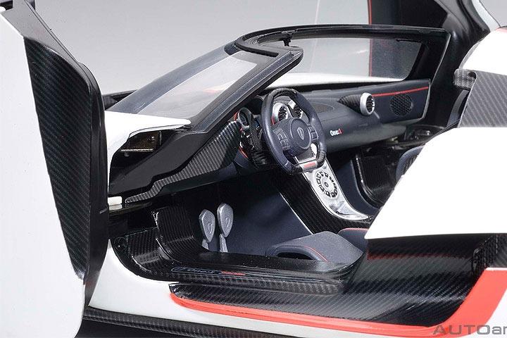 翻貨Autoart 1/18 KOENIGSEGG ONE : 1 (PEBBLE WHITE/CARBON BLACK