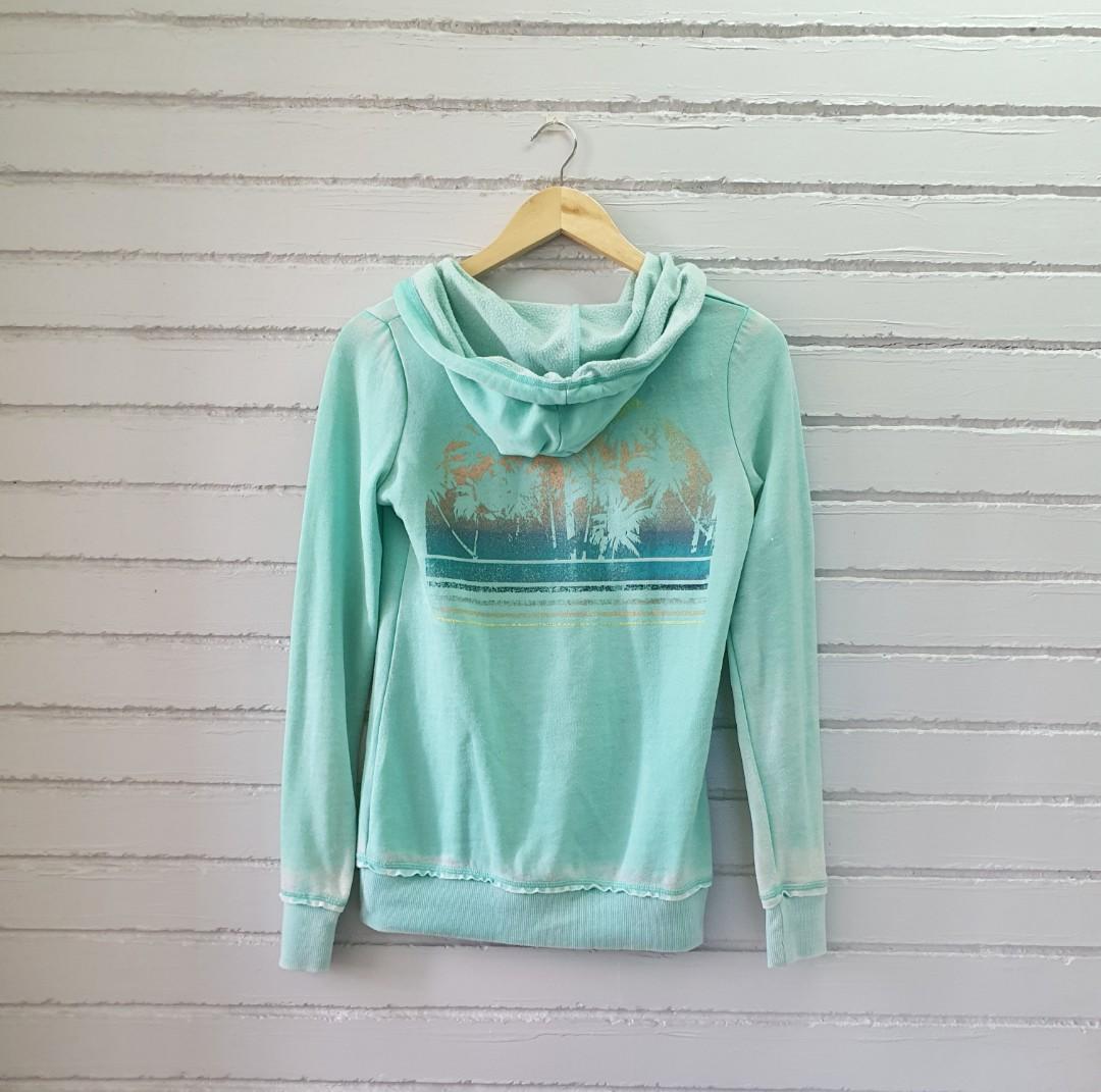 surf sweater