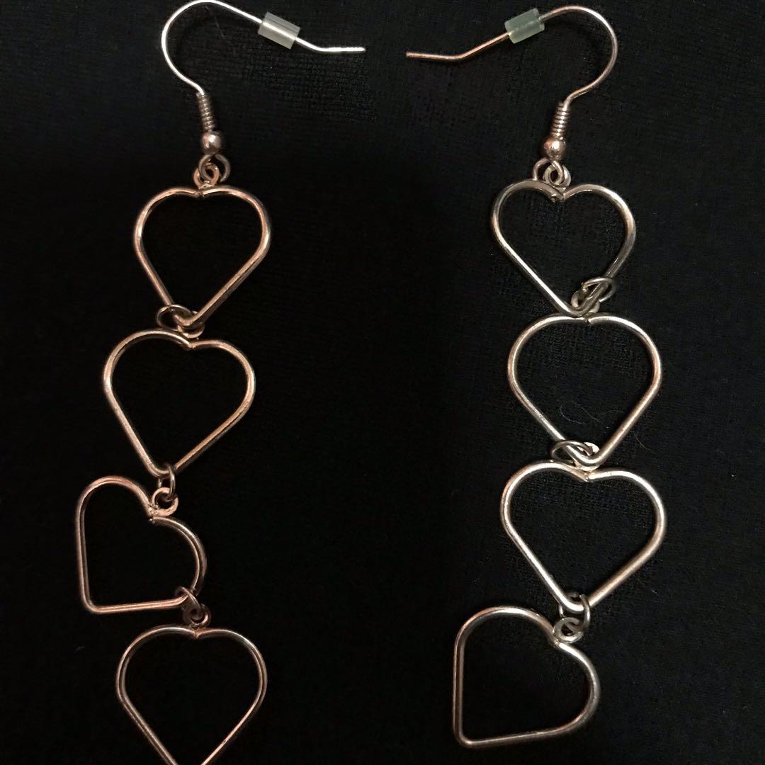 Lovisa dangle earrings Clearance