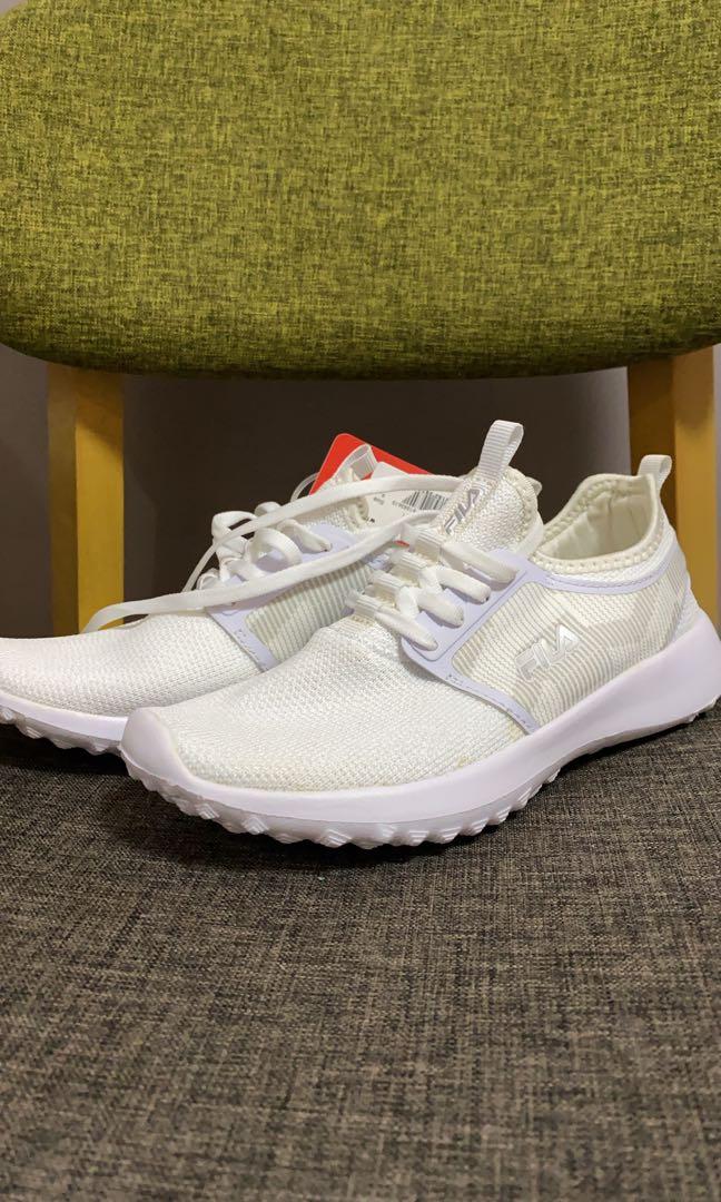 fila white running shoes