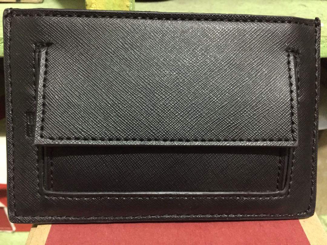 Flat wallet for cards, cash, and coins (Category: Wallets & Card holders) located in Manila. Submitted by katt_25 (Listing ID 1015678217, Image 2). Description: .