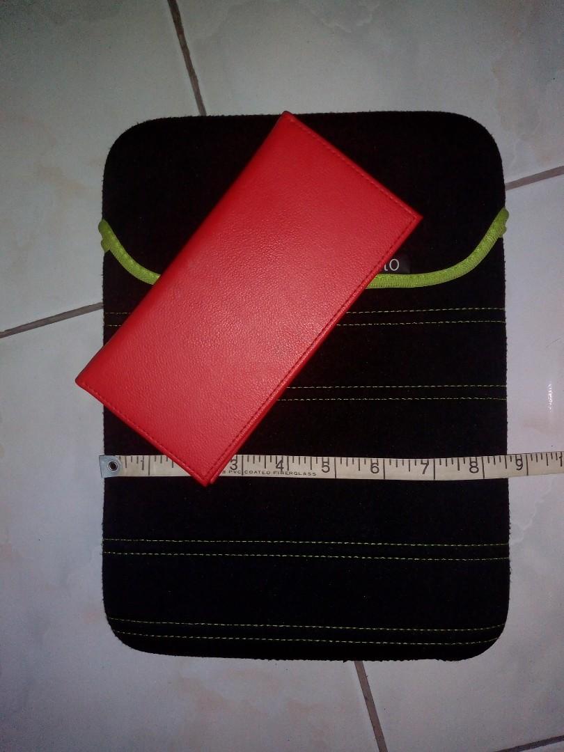 Halo 13" reversible laptop sleeve (Category: Laptop Bags & Sleeves) located in Quezon City. Submitted by sweetlikesoju (Listing ID 1012930069, Image 3). Description: 👥 No meet-ups for safety purposes 📦 GoGo Xpress / Grab Express / Mr. Speedy from Novaliches, QC 💳 GCash / coins.ph / PayMaya / PayPal / BPI.