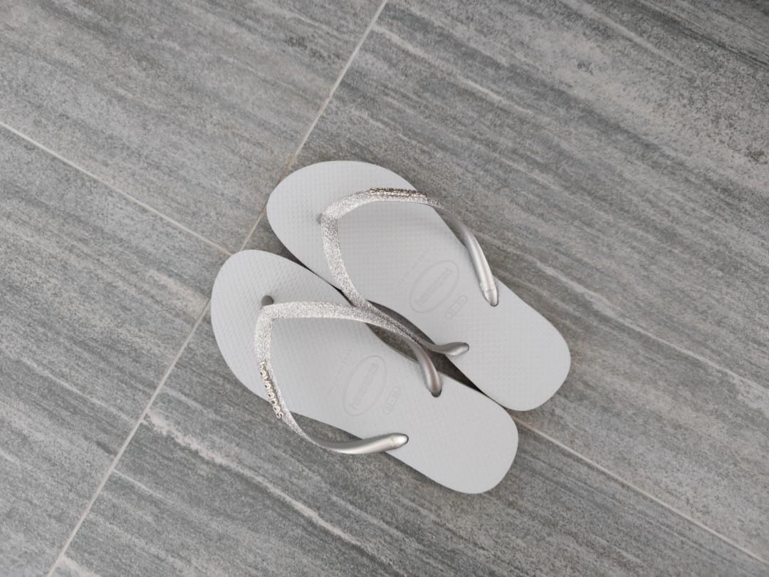 havaianas silver glitter flip flops