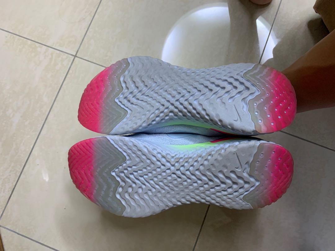 Nike Epic React 2 (Category: Sneakers) located in Singapore. Submitted by vibewiththis (Listing ID 1015604956, Image 5). Description: Rare colourway, first to sell out Lightly worn a few times on short runs Condition 9/10 hardly any signs of usage Size US10.5 fits tts.