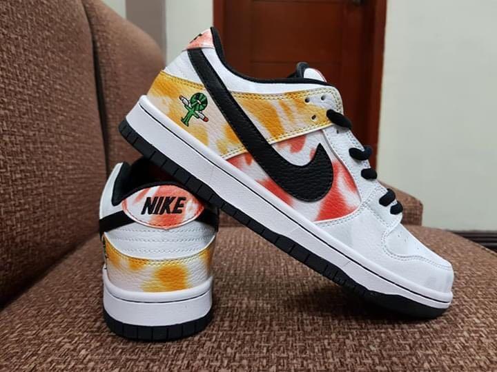dunk low raygun white