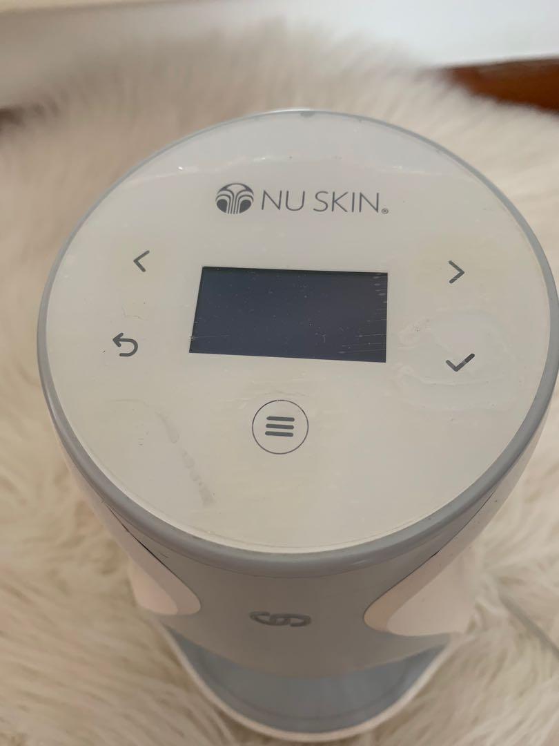 Nuskin AgeLOC Me (Category: Face Care) located in Singapore. Submitted by sheep2015 (Listing ID 1015611054, Image 2). Description: Selling off as I’m no longer using Nuskin. Perfect condition 9/10 The top sticker still attach .